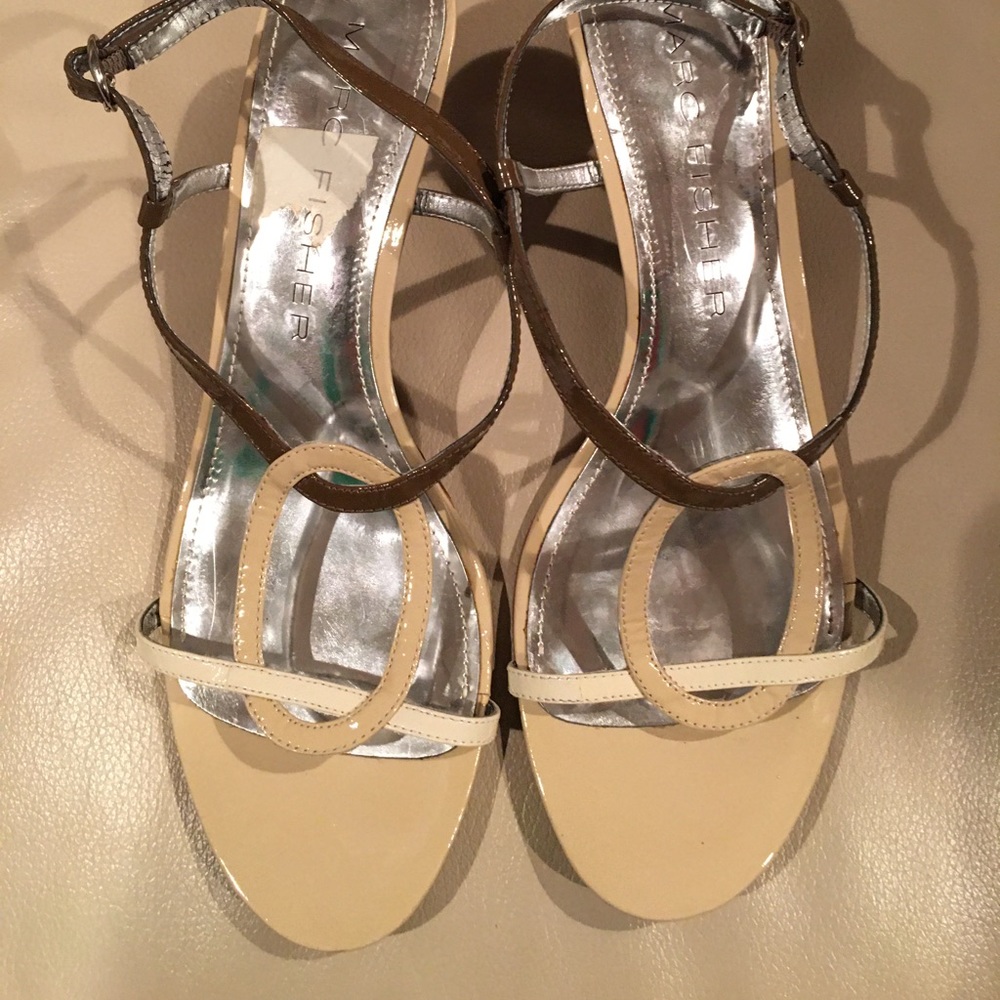 Marc Fisher did it again- strappy Ladies sandals